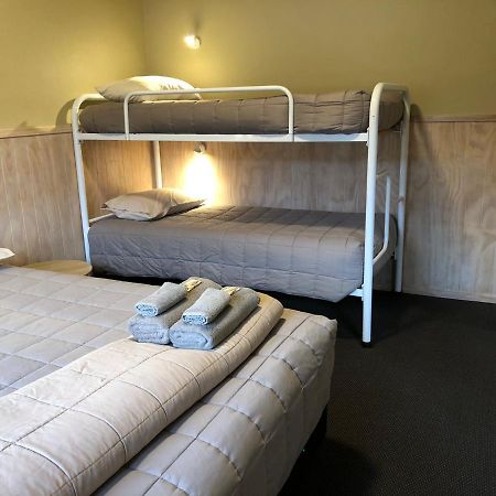Oamaru Top 10 Holiday Park Exterior photo