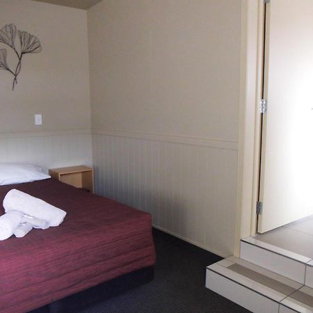 Oamaru Top 10 Holiday Park Exterior photo
