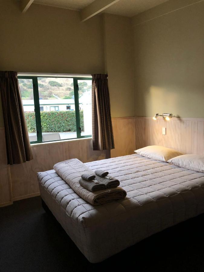 Oamaru Top 10 Holiday Park Exterior photo