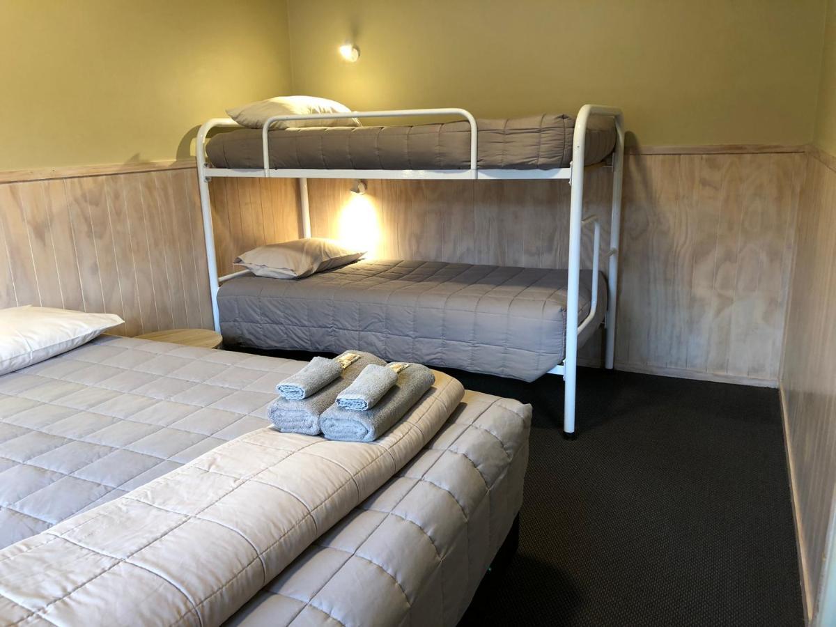 Oamaru Top 10 Holiday Park Exterior photo
