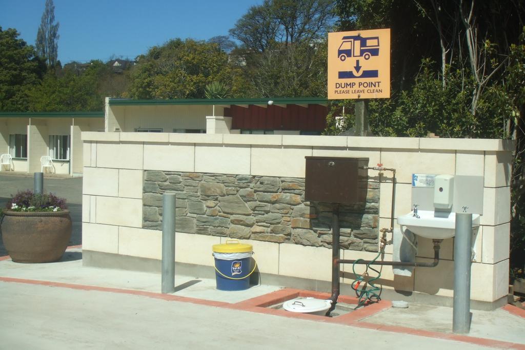 Oamaru Top 10 Holiday Park Exterior photo