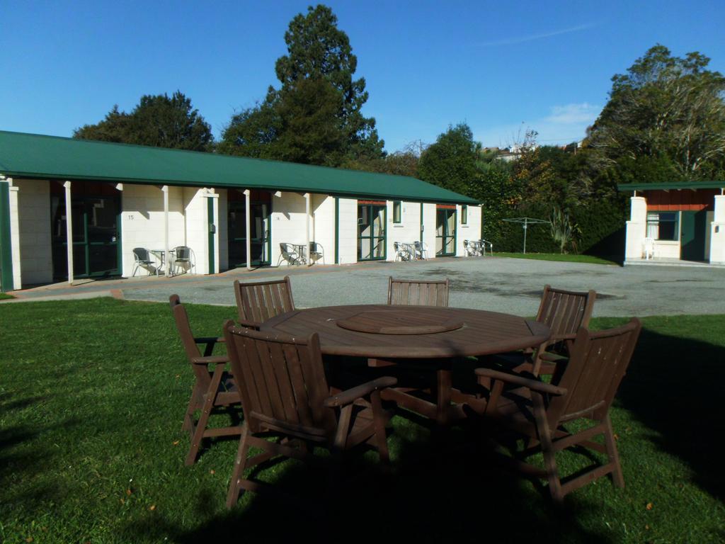 Oamaru Top 10 Holiday Park Exterior photo