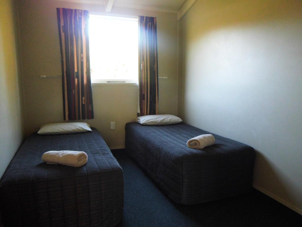 Oamaru Top 10 Holiday Park Exterior photo