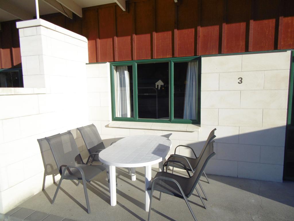 Oamaru Top 10 Holiday Park Exterior photo