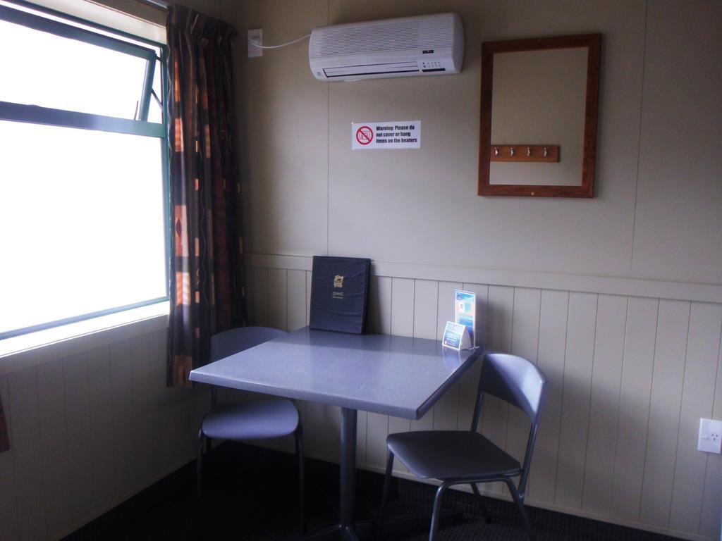 Oamaru Top 10 Holiday Park Exterior photo