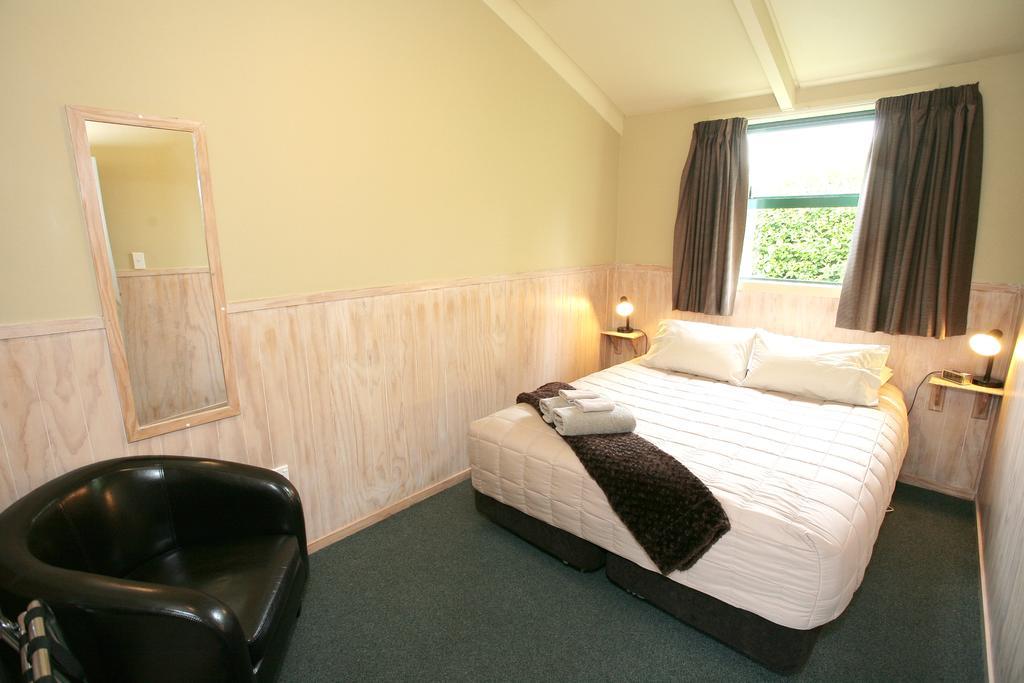 Oamaru Top 10 Holiday Park Exterior photo