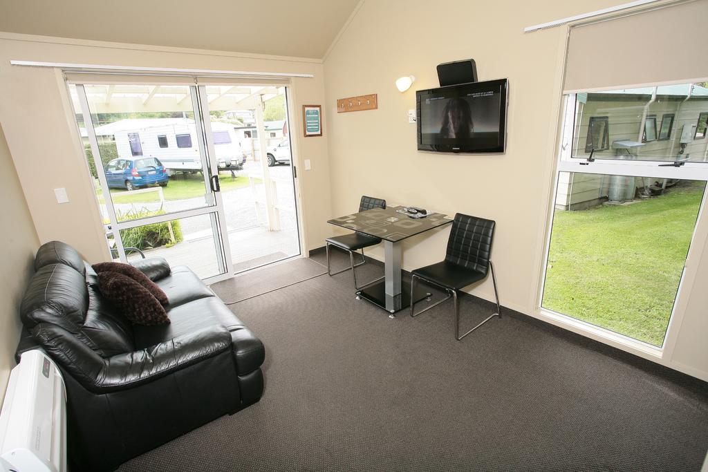 Oamaru Top 10 Holiday Park Exterior photo