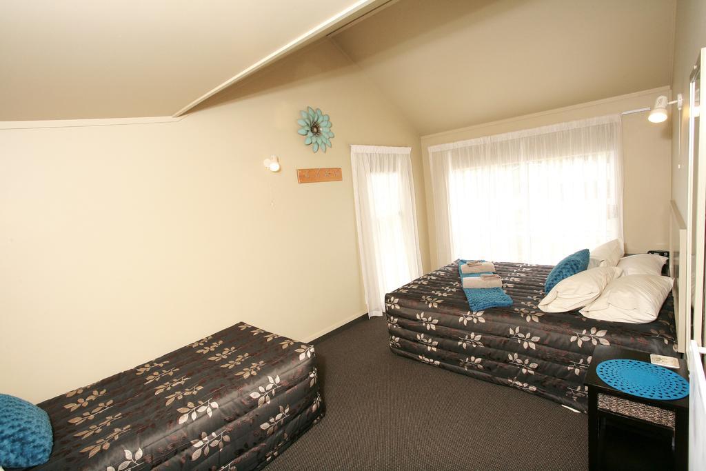 Oamaru Top 10 Holiday Park Exterior photo