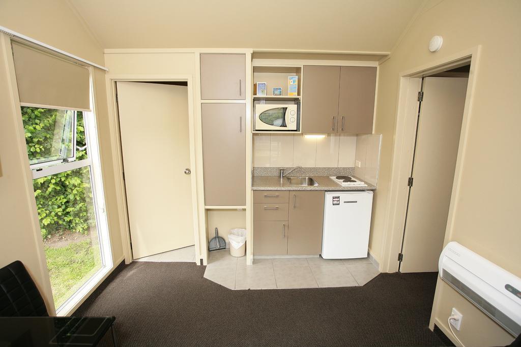 Oamaru Top 10 Holiday Park Exterior photo