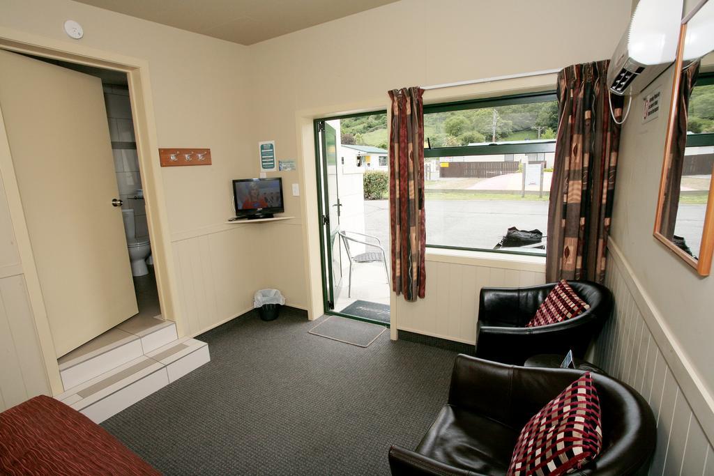 Oamaru Top 10 Holiday Park Exterior photo