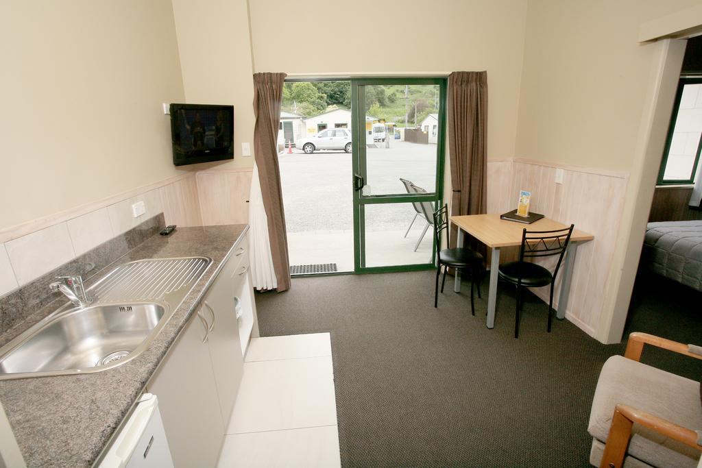 Oamaru Top 10 Holiday Park Exterior photo