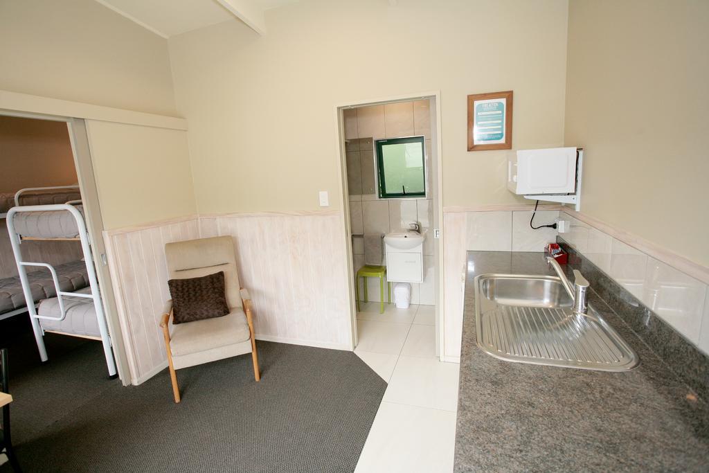 Oamaru Top 10 Holiday Park Exterior photo