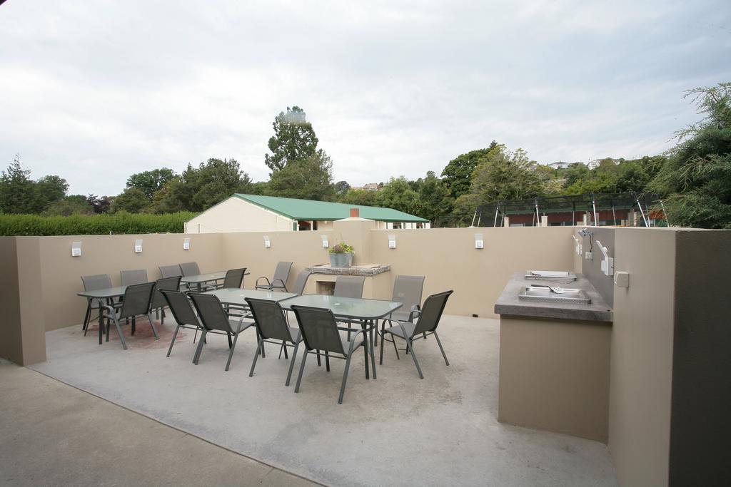 Oamaru Top 10 Holiday Park Exterior photo