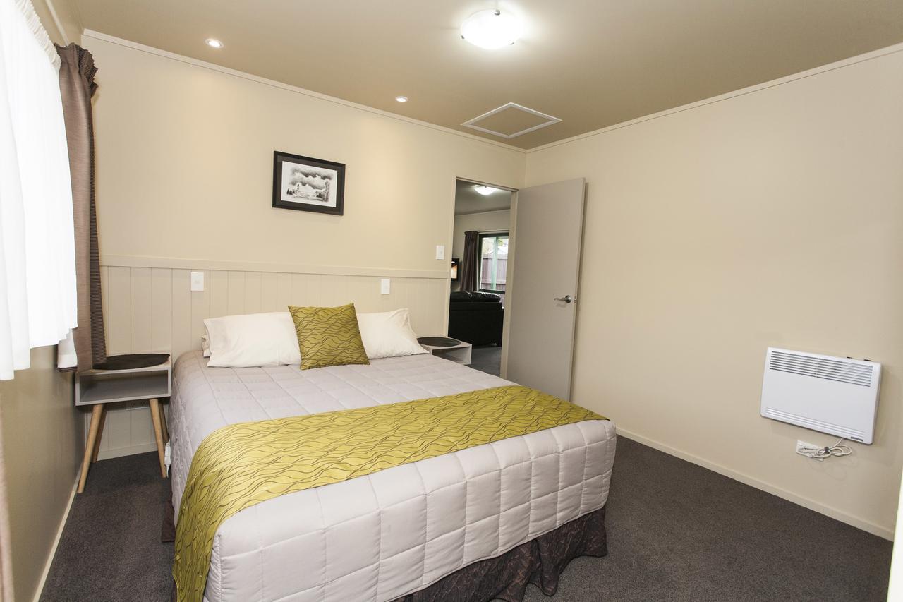 Oamaru Top 10 Holiday Park Exterior photo