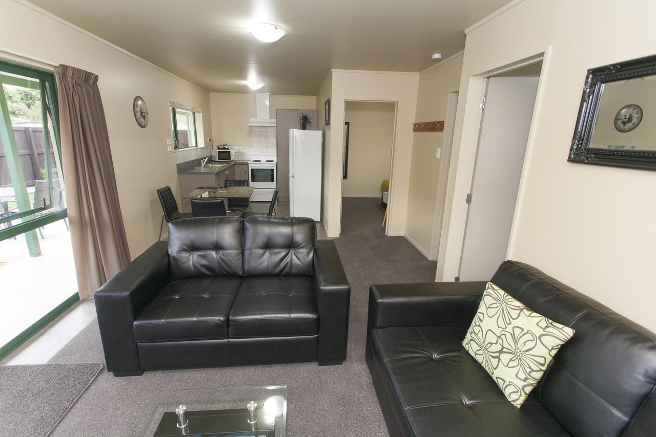 Oamaru Top 10 Holiday Park Exterior photo