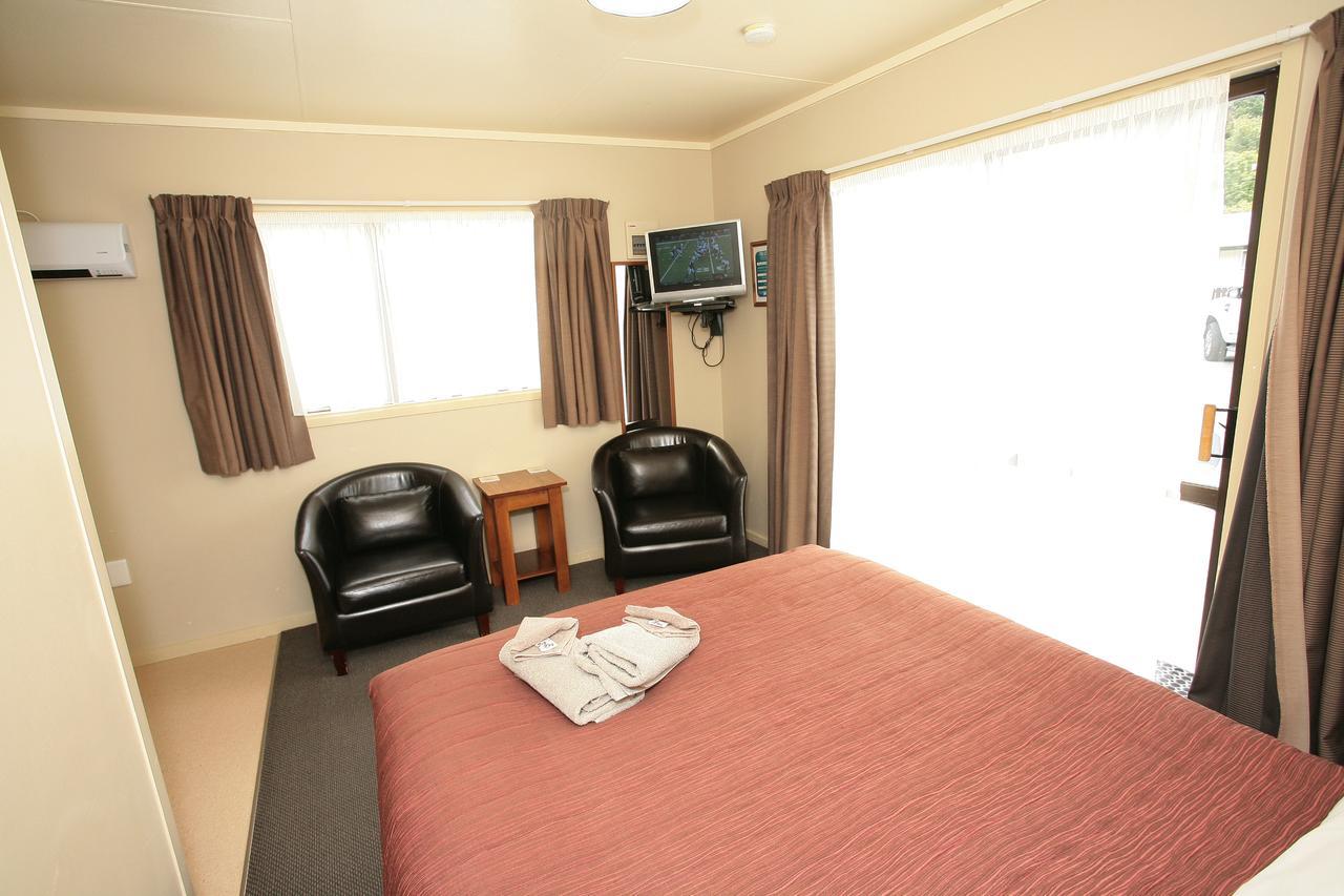 Oamaru Top 10 Holiday Park Exterior photo